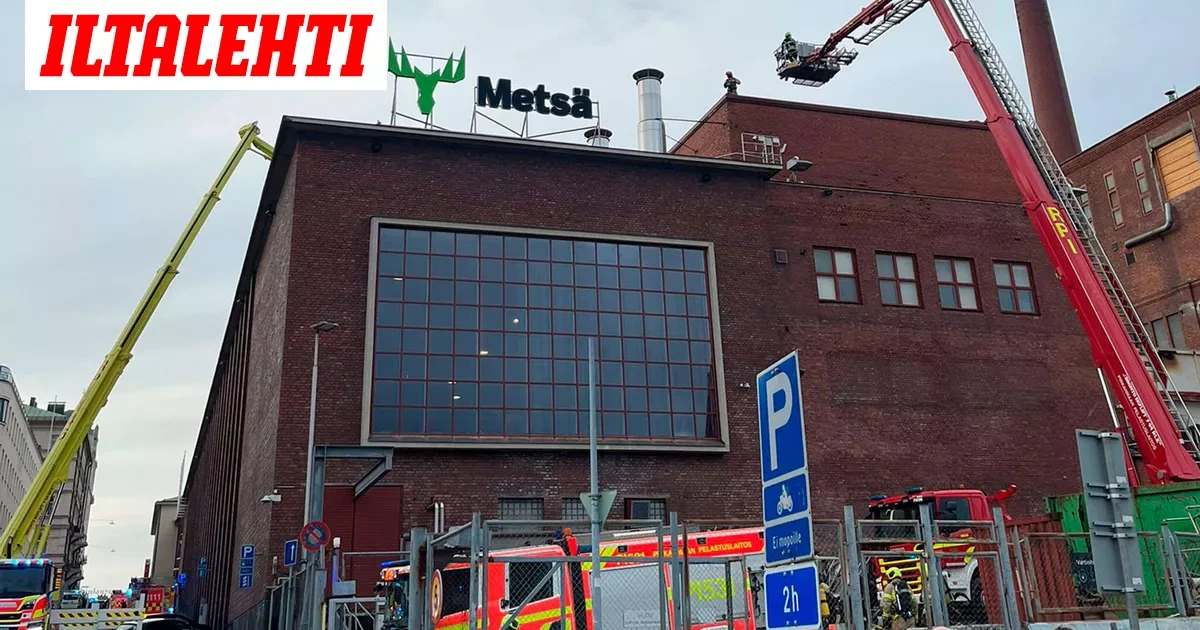 21 pelastusyksikköä lähetetty Tampereen keskustaan: Alueella liikkumista vältettävä