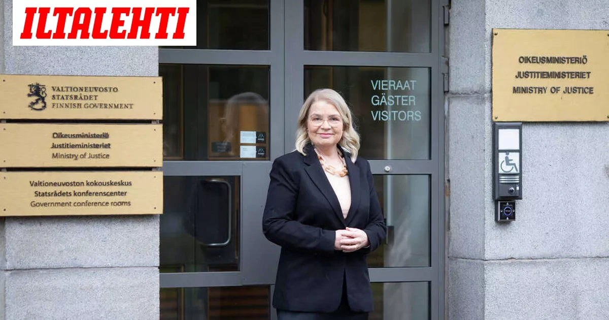 Kova tiukennus läpi eduskunnassa – Leena Meri kuittailee heti SDP:lle