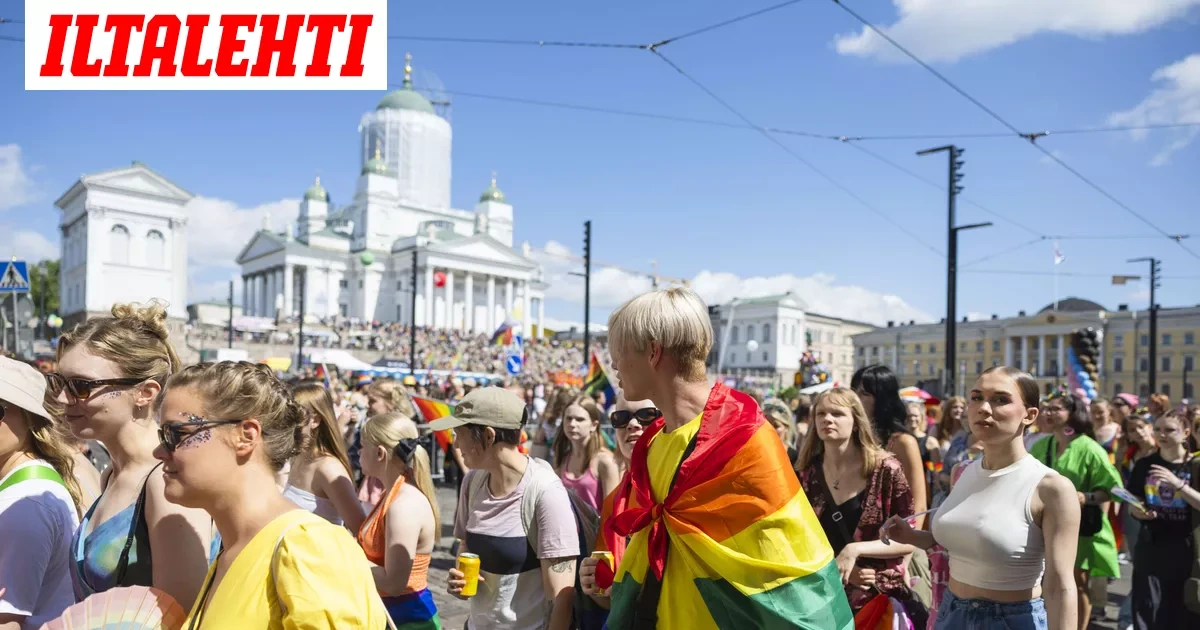 Jättikulkue Helsingin keskustassa – Suora lähetys käynnissä