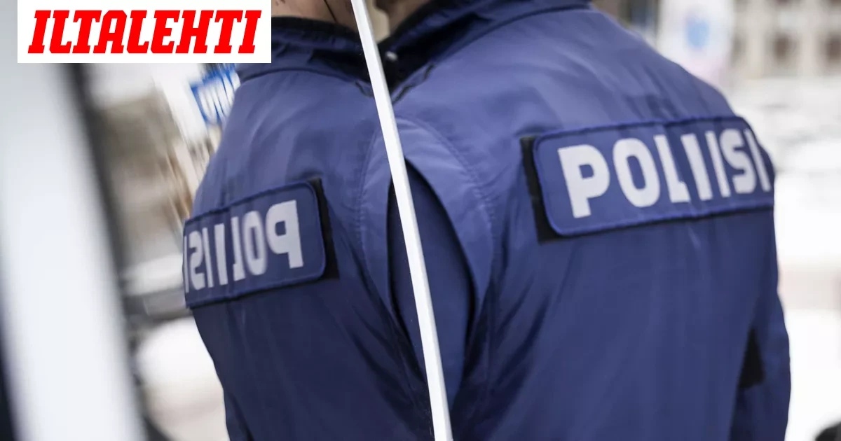 Kahta t-paitaa pitävä mies kateissa Salossa