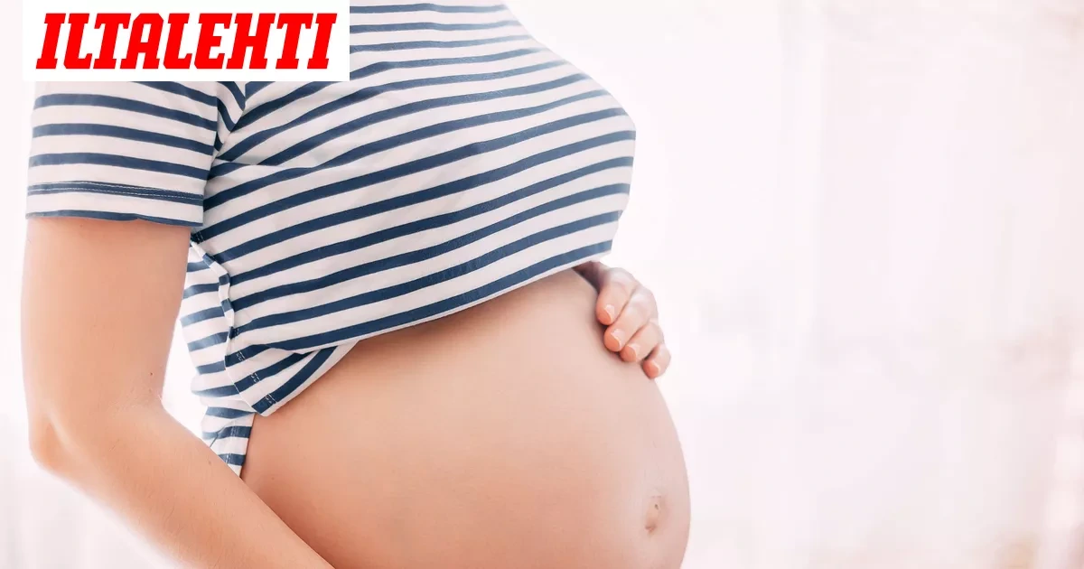Sairaalaan voi olla matkaa 200 kilometriä – Näin nopeasti kotisynnytyksen idylli voi muuttua painajaiseksi: ”Silloin tulee kiire”