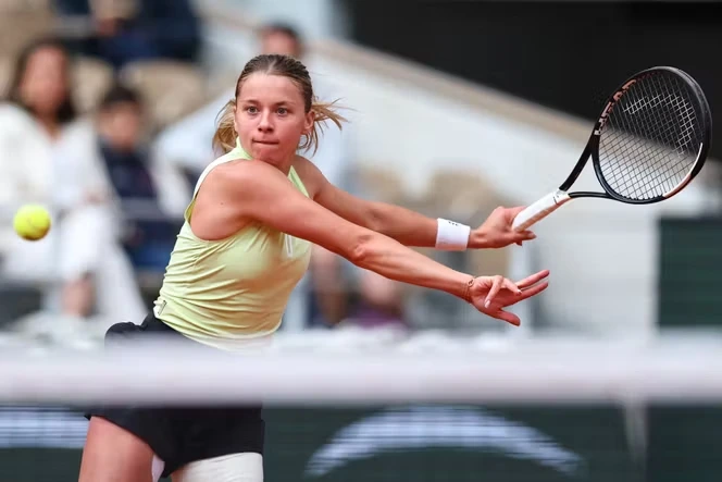 Roland-Garros 2026 : Maja Chwalinska, des qualifications au dernier carré grâce à un jeu atypique