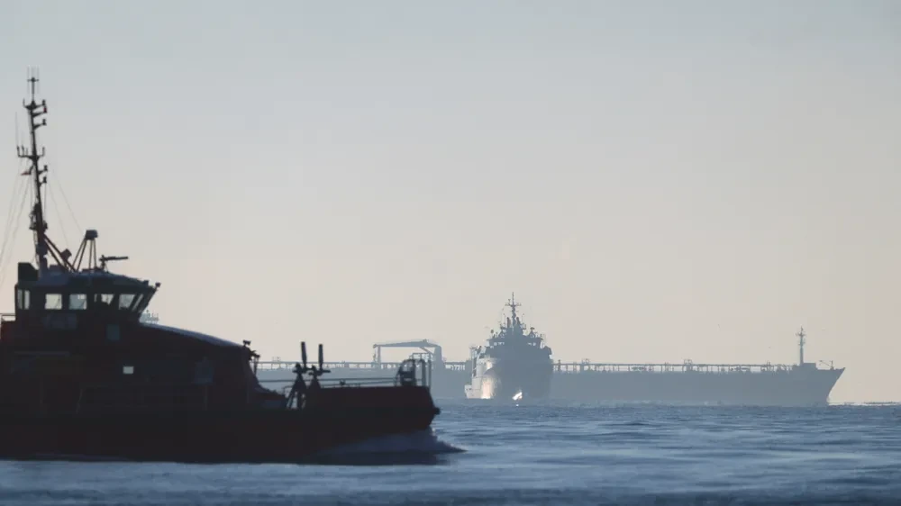 Französische Marine setzt im Atlantik erneut russischen Öltanker fest
