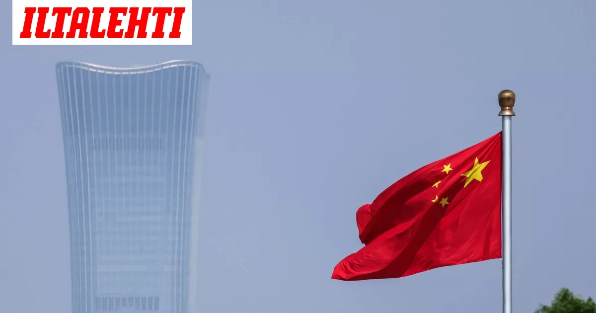 Useita loukkaantui koneen törmättyä pilvenpiirtäjään Pekingissä