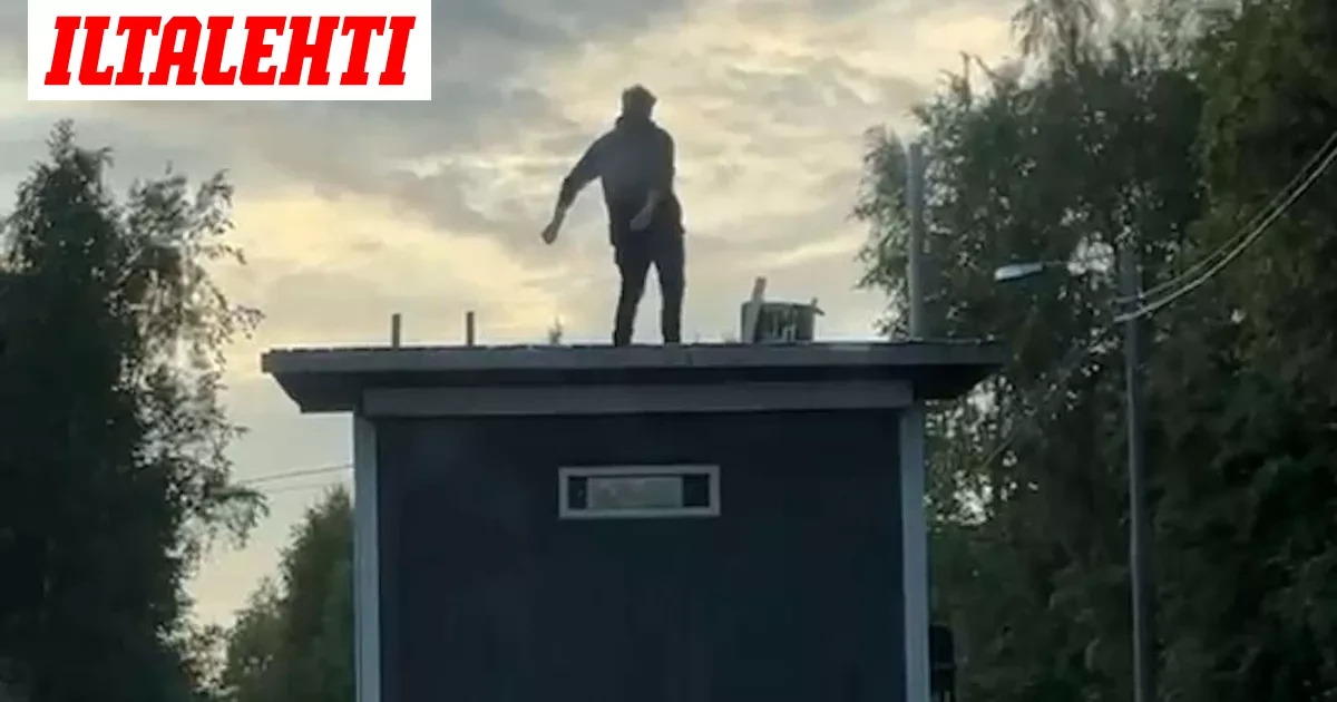 Miksi ihmeessä tämä mies touhusi näin juhannusliikenteessä? Hämmentävä video