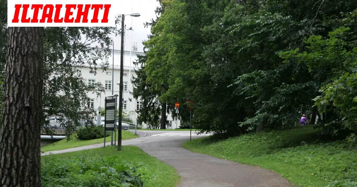 17-vuotias tyttö kertoi kolmen miehen raiskanneen hänet sairaalan pusikossa – Kaikki syytteet nurin