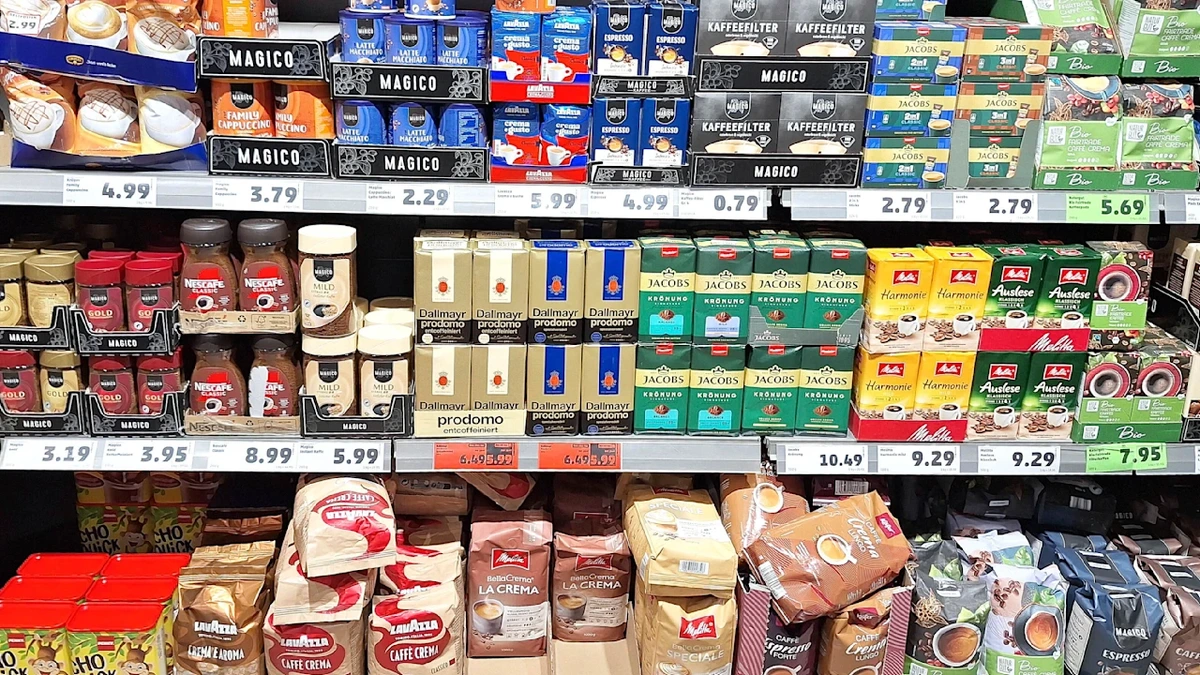 So viel Kaffee bunkern die Deutschen zu Hause: Haben Sie mehr oder weniger im Schrank?