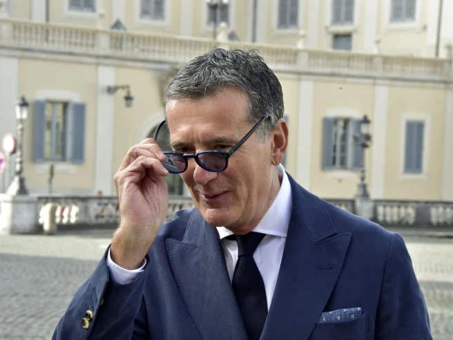 Essilor Luxottica accelera: ricavi a 14,8 miliardi, volano gli occhiali con l'AI, la Borsa premia i conti del semestre