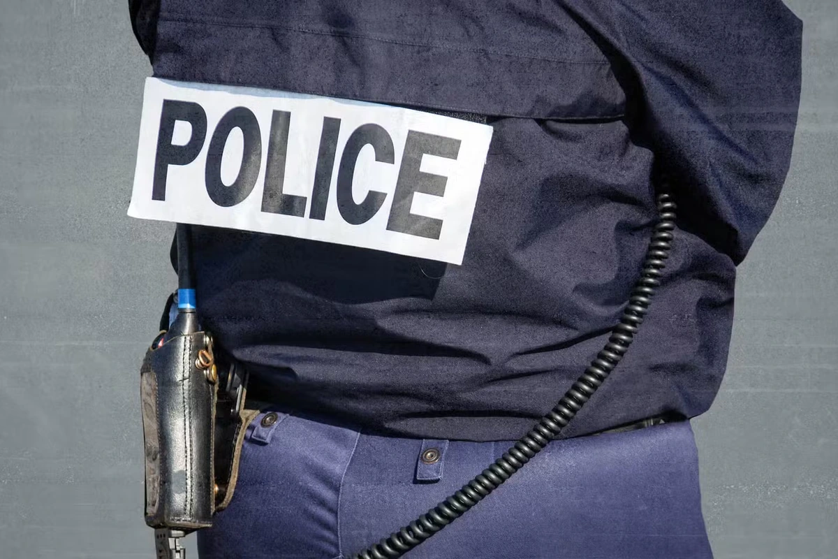 A Paris, un homme de 78 ans meurt en garde à vue au commissariat du 20ᵉ arrondissement ; l’IGPN saisie