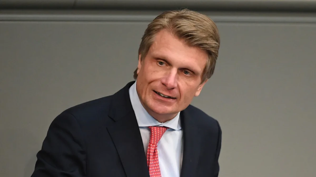 Autounfall auf B27: Not-OP! CDU-Politiker Thomas Bareiß schwer verunglückt