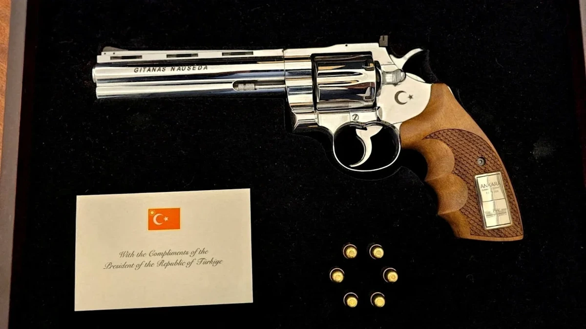 Erdogans Kanzler-Geschenk: Was passiert jetzt mit dem Revolver für Merz?