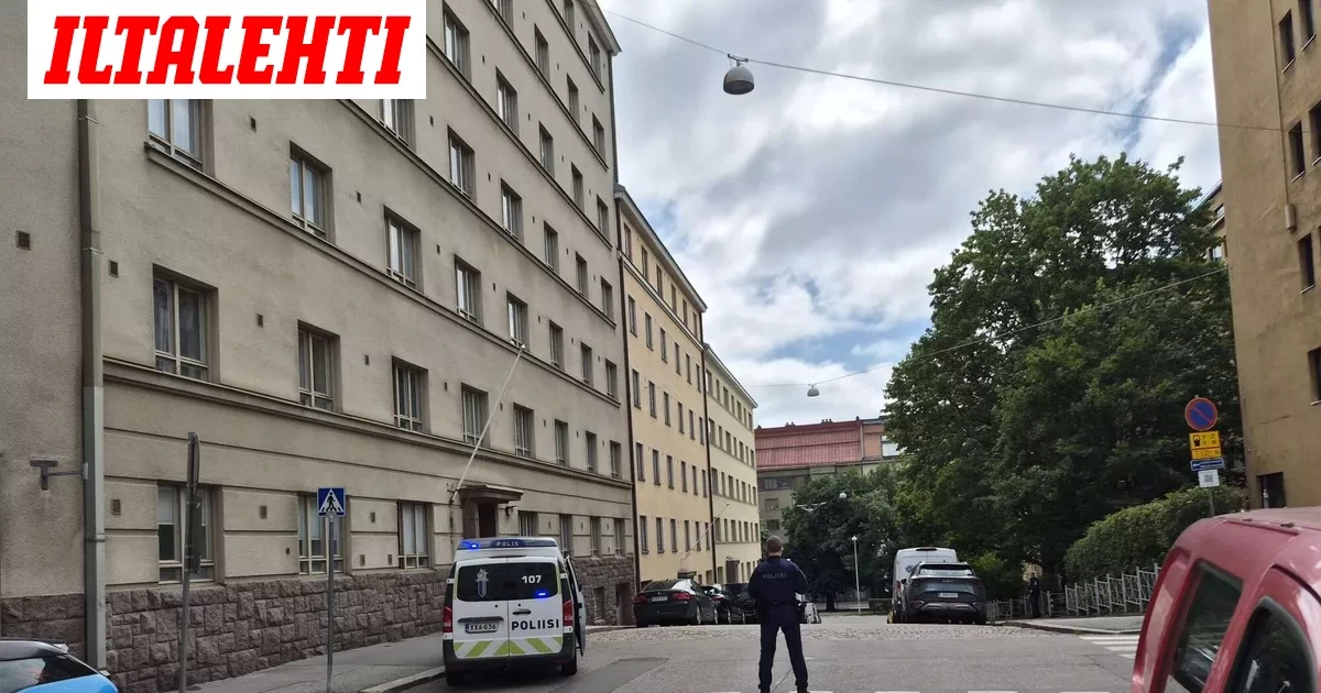 Lapsi jäi auton alle Helsingin Töölössä