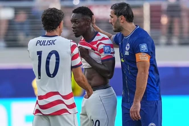 La suspension de l’attaquant Folarin Balogun levée par la FIFA à la veille du huitième de finale des Etats-Unis, Donald Trump applaudit