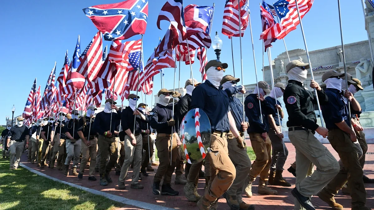 250 Jahre USA: Aufmarsch der Vermummten. Was ist die Patriot Front?