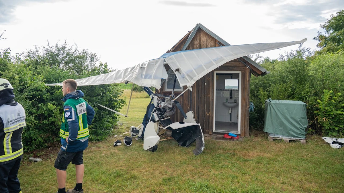 Böe erwischt Hobbypiloten (73): Bruchlandung am Schuppen