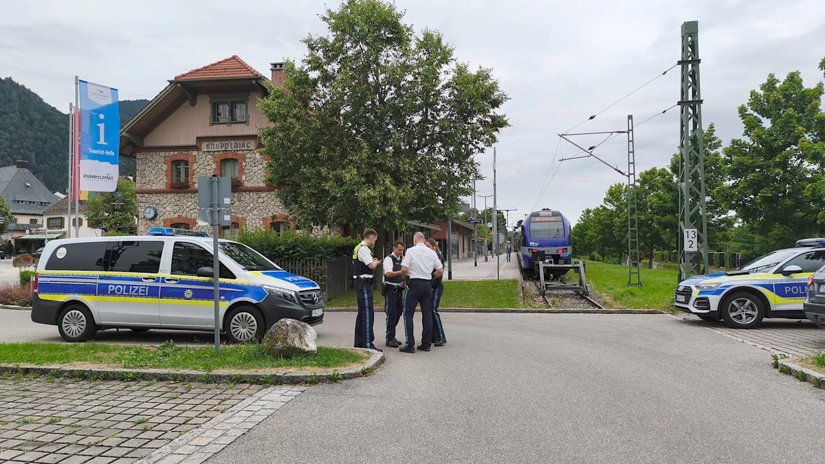 Bei Ticketkontrolle: Mann bedroht Schaffner und Kinder mit Messer in Zug