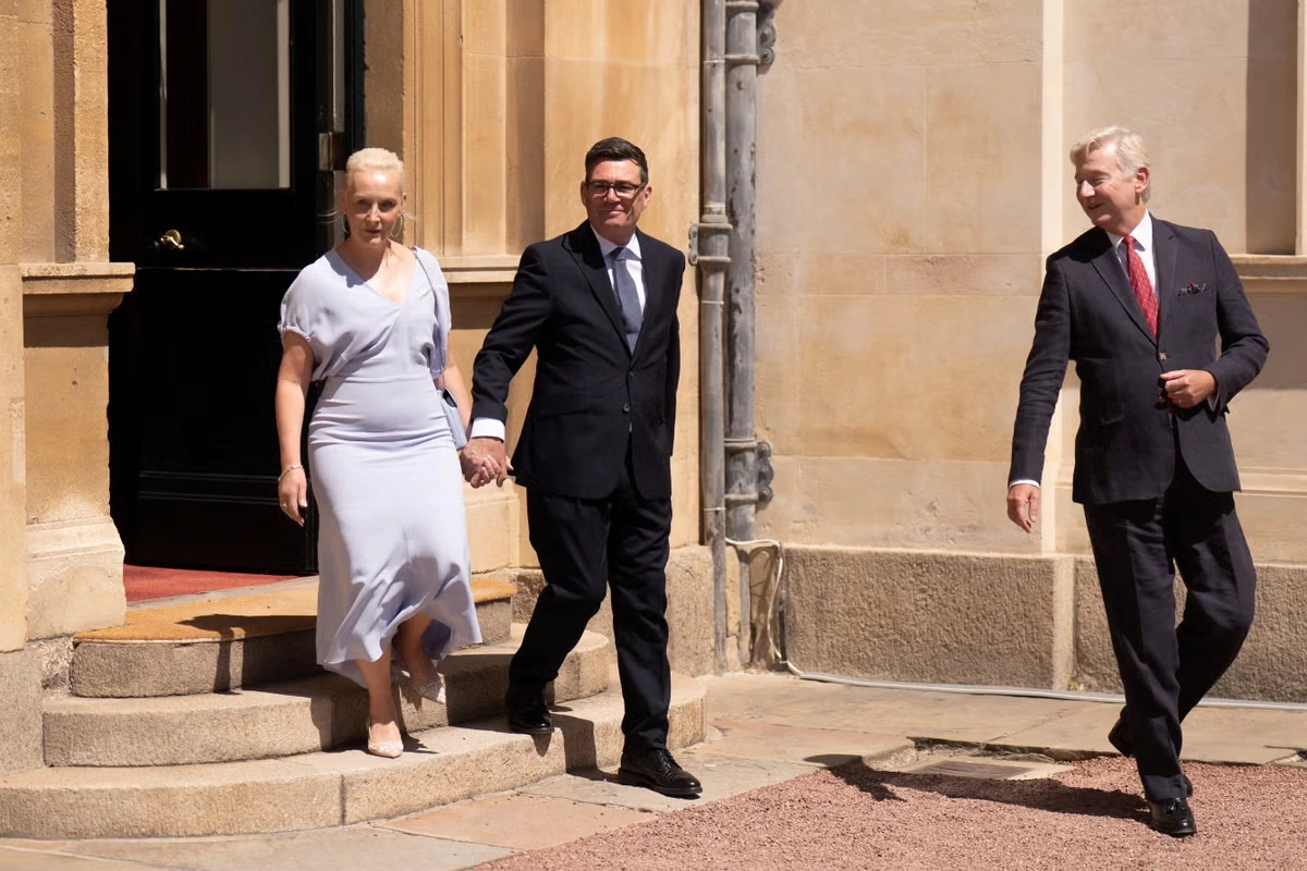 Burnham hosts Zelensky and offers ‘stone cloak’ devices just a week after taking PM job