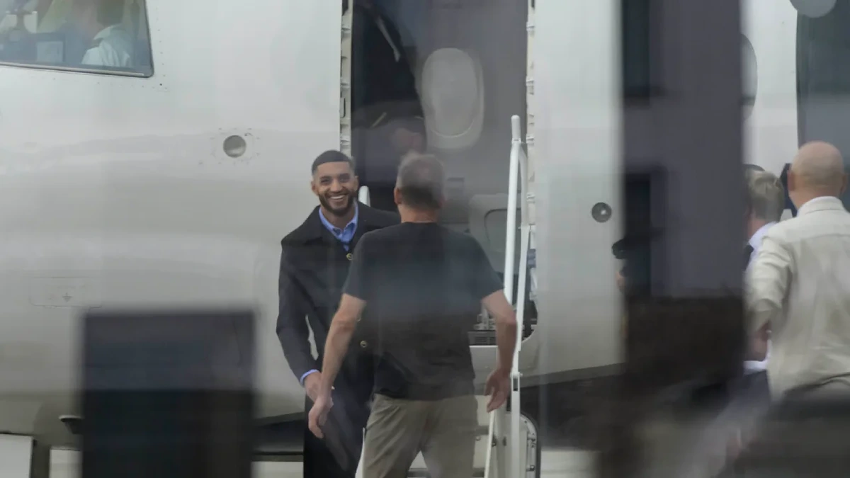 FC Bayern: Erste Fotos! Neuzugang Ismael Saibari in München gelandet