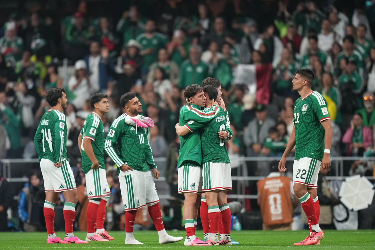 Inglaterra resiste y sobrevive agarrada a Bellingham en un duelo imperial contra México