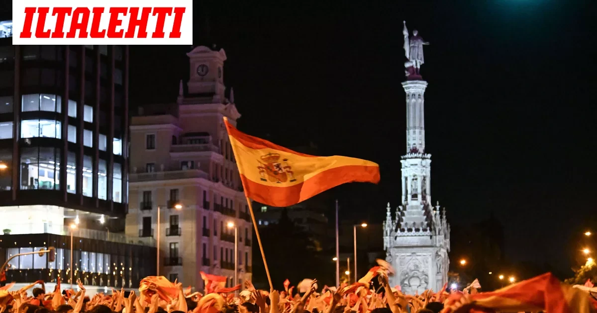 Suora lähetys: Espanjassa hurja näky! MM-joukkue palasi kotiin