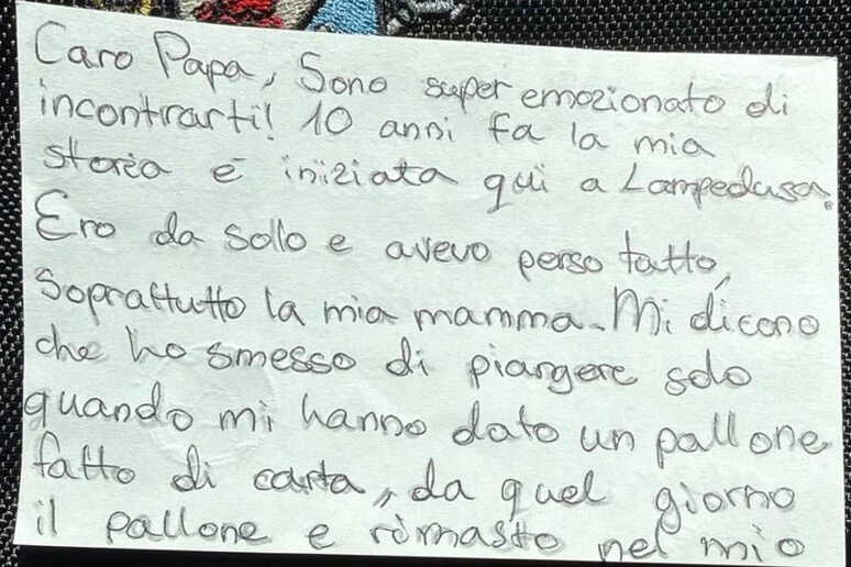 La letterina del piccolo Leo al Papa: 'Io sbarcato qui da solo 10 anni fa'
