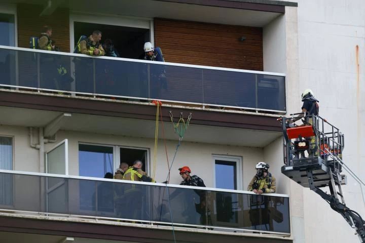 Al menos 6 muertos en un voraz incendio en un bloque de edificios de Amberes (Bélgica)