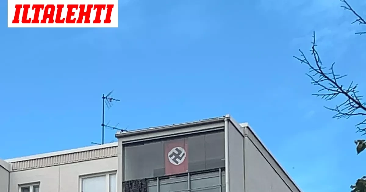 Hakaristilippu parvekkeella: Poliisi tutkii