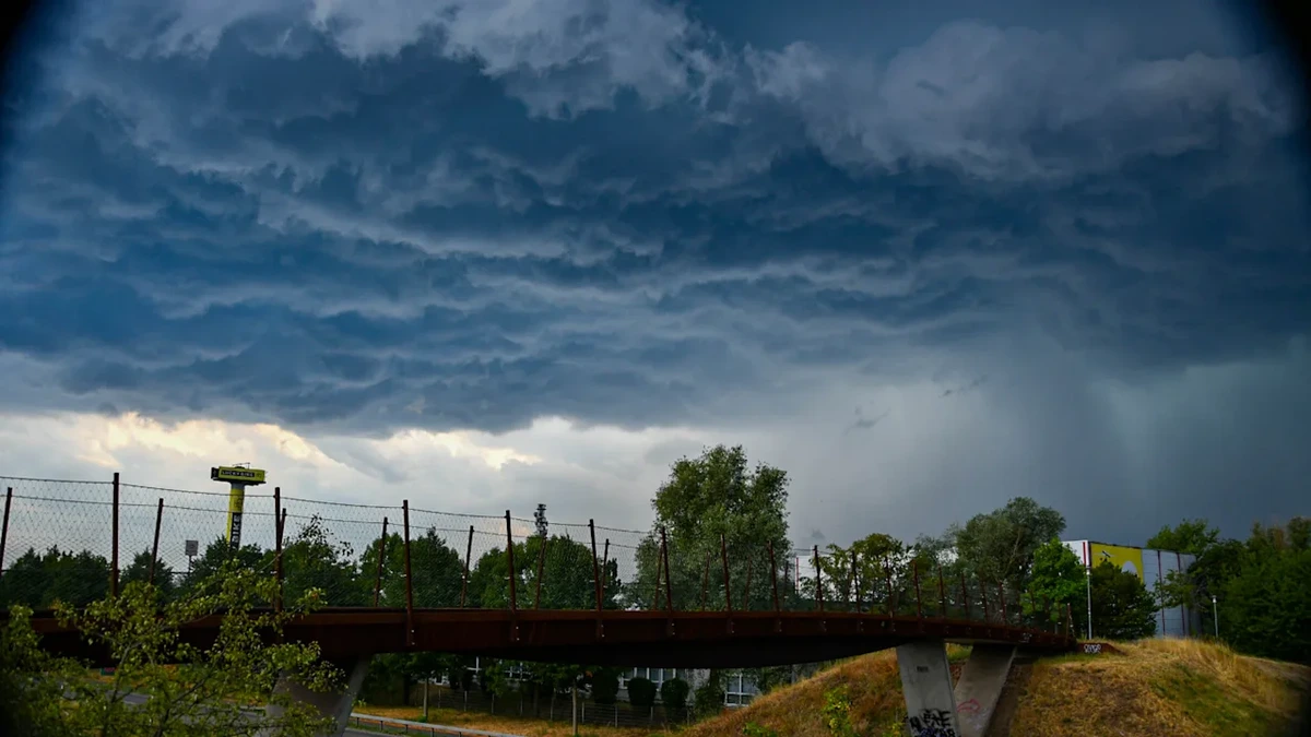 Wetter – Gewitter, Orkanböen und Hagel: Superzelle wütet über Baden-Württemberg