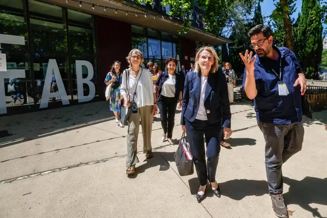 La politique et les politiques s’invitent au Festival d’Avignon