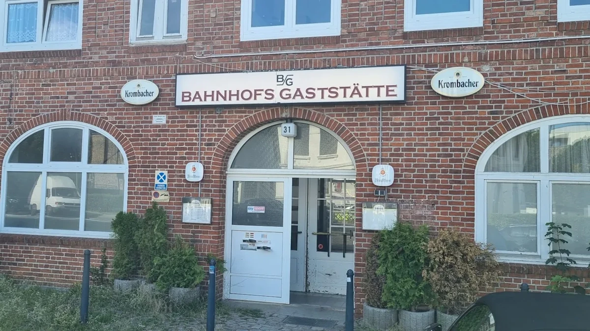 Polizei fahndet: Rentner (79) bei Streit vor Kneipe getötet