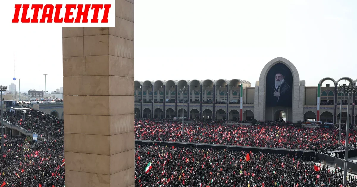 Yli 10 miljoonaa ihmistä suree Ali Khamenein kuolemaa – Suora lähetys hautajaisista käynnissä