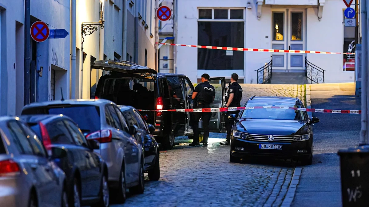 Frau tot, Mann verletzt: Handbremse vergessen? Van überrollt Senioren in Lübeck