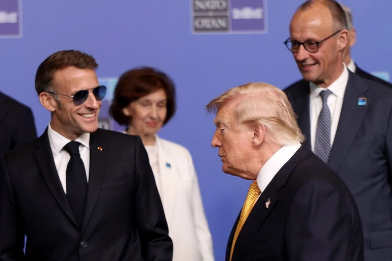 Macron evoca future esercitazioni congiunte dei 'Volenterosi per Kiev'