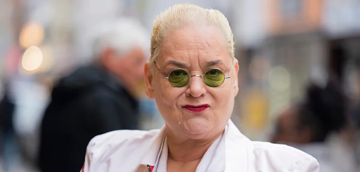 „Ich bin gespannt, ob Herr Nuhr seinen Job bei der ARD behält“, sagt Hella von Sinnen