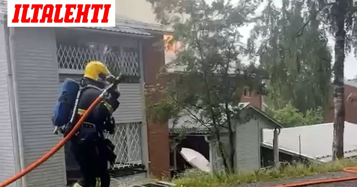 Asuintalo palaa Jyväskylässä