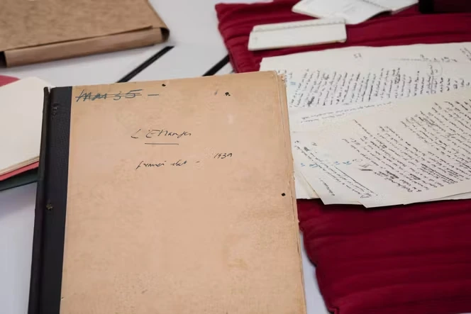 Les archives d’Albert Camus, avec ses manuscrits, ses faux papiers et ses lettres, rejoignent la BNF