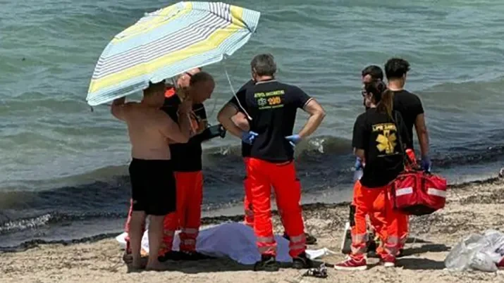 Drama im Mittelmeer: Deutsche stirbt beim Baden im Italien-Urlaub