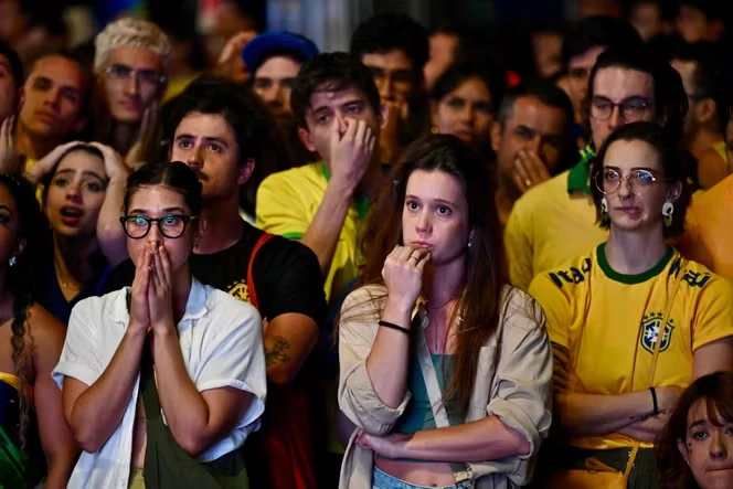 « J’y croyais vraiment cette année ! » : à Rio, la déception des supporteurs de la Seleçao après l’élimination de la Coupe du monde 2026