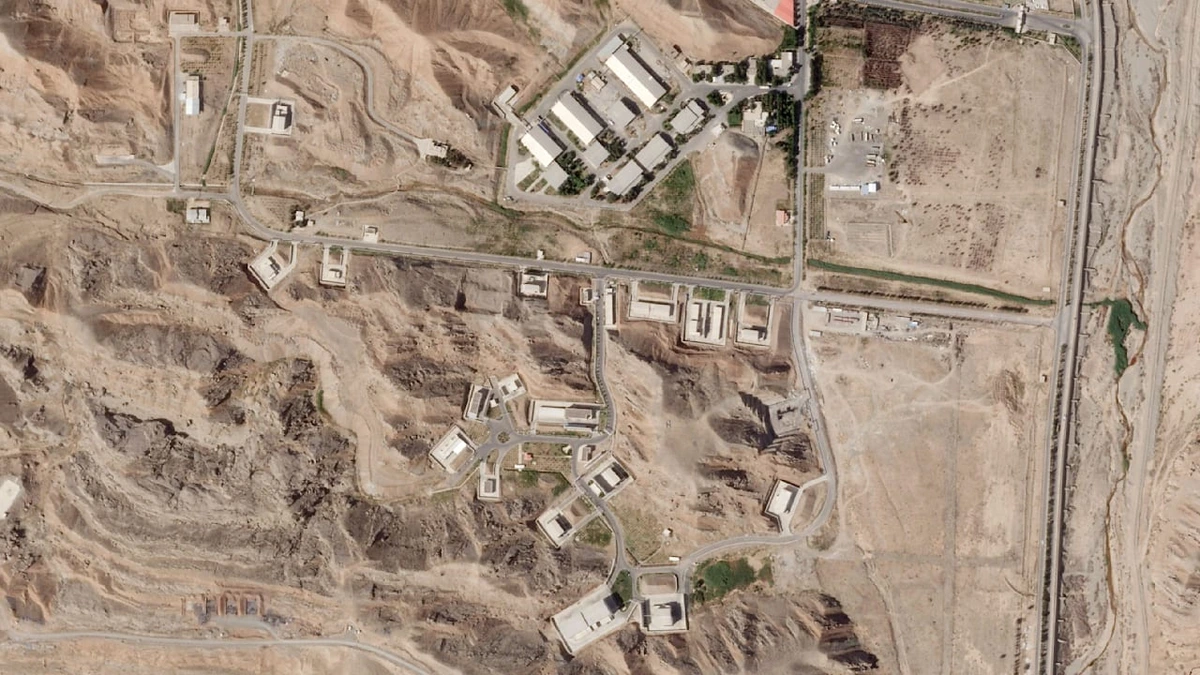 Satellitenfotos enthüllen: An geheimer Atom-Anlage im Iran wird wieder gebaut!