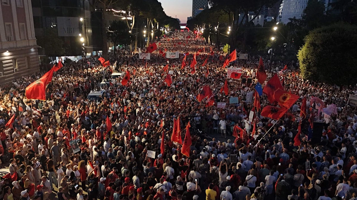 „Flamingo-Proteste“ in Albanien: Großdemo gegen Schwiegersohn von Trump