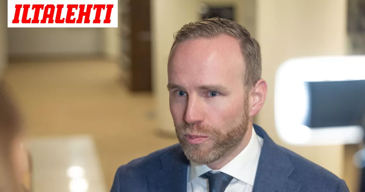 Ministeri Mika Poutala vakavassa onnettomuudessa