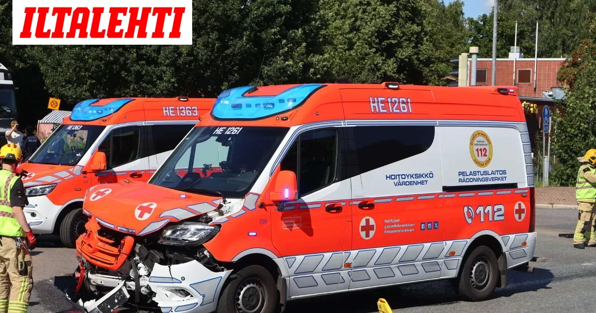 Ambulanssi kolaroi Itäväylällä