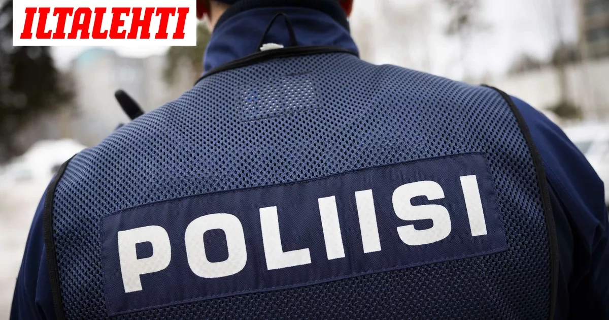 Poliisilla iso operaatio Tampereen rautatieasemalla