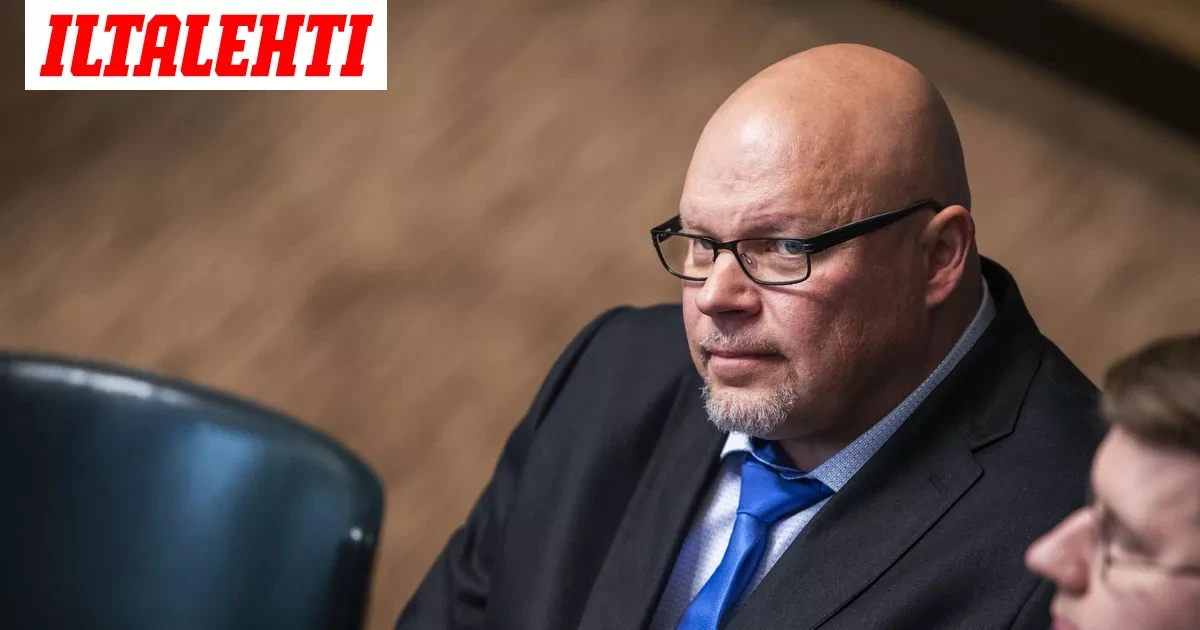 HS: Ano Turtiaista ja Minna-vaimoa syytetään törkeistä rikoksista