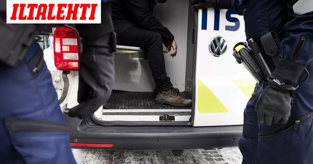 Vanki vietti koko yön poliisiautossa – Ei pystynyt nukkumaan