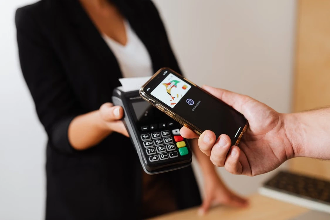 Pagamenti, stablecoin e moneta digitale minacciano 230 miliardi di ricavi delle banche