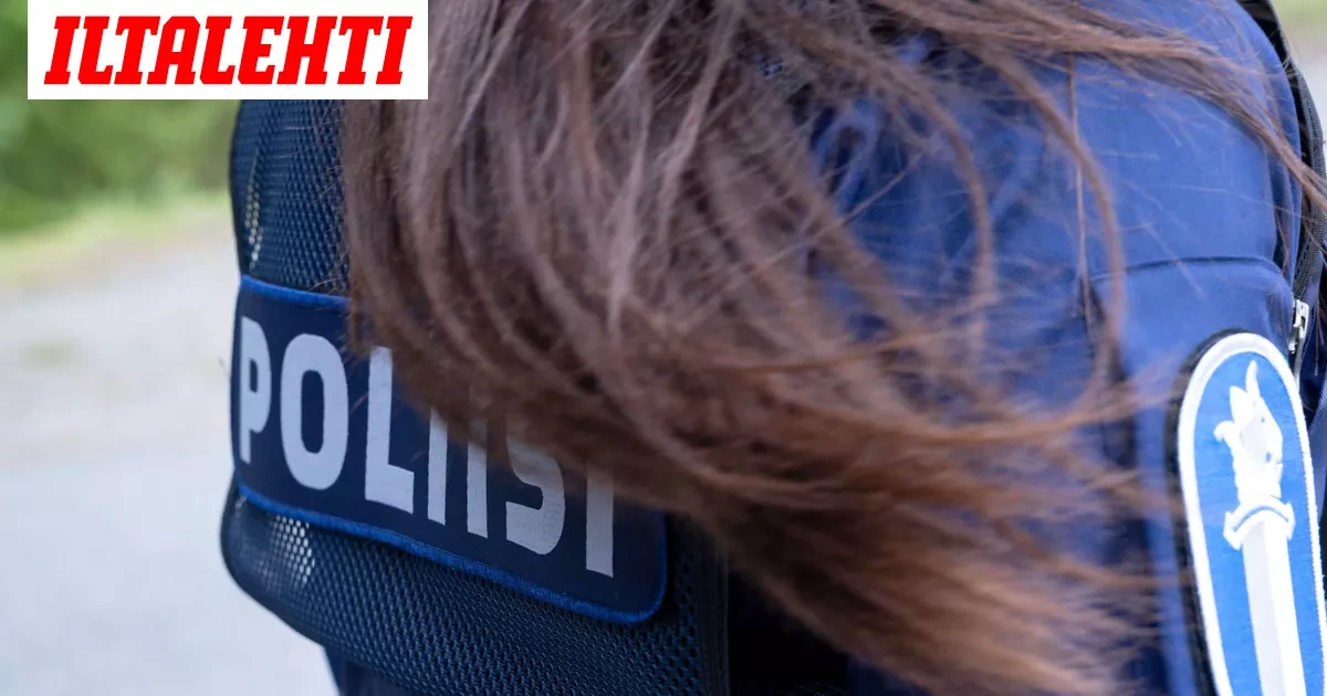 Mies nousi autosta haulikko kädessä – Sitten näki poliisin