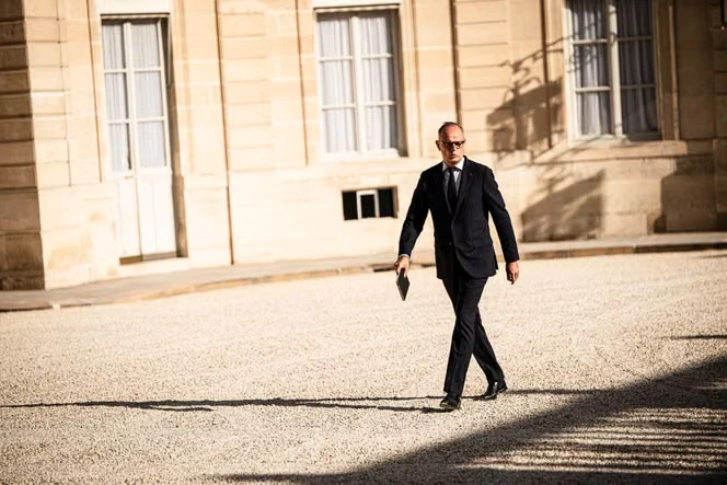 Présidentielle 2027 : dans « Le Crépuscule des princes », Edouard Philippe multiplie les coups de griffe à l’égard de Gabriel Attal