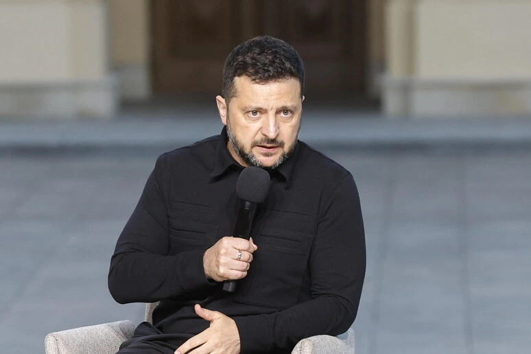 Zelensky lancia il formato '8 dei Carpazi', ma Fico non si presenta al vertice