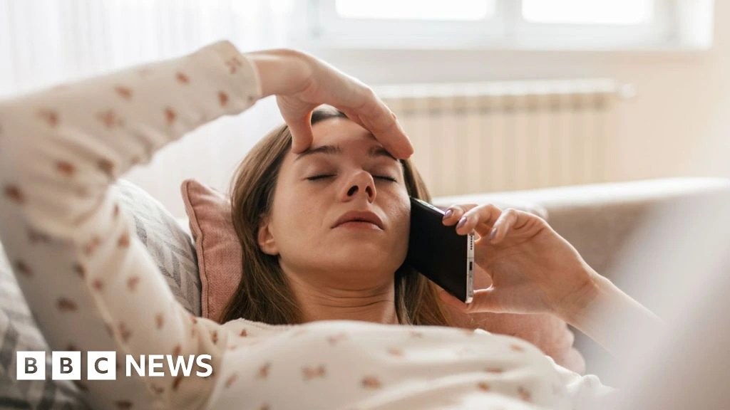 Off sick? You need to phone your boss, back-to-work adviser says
